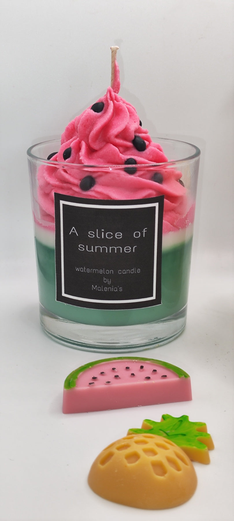 Watermelon Splash wax melt by Malenia's Handmade, featuring a refreshing watermelon fragrance that fills your space with summer vibes and sweet memories. Το Watermelon Splash wax melt από το Malenia's Handmade, με αναζωογονητικό άρωμα καρπουζιού που γεμίζει τον χώρο σας με καλοκαιρινή αίσθηση και γλυκές αναμνήσεις.